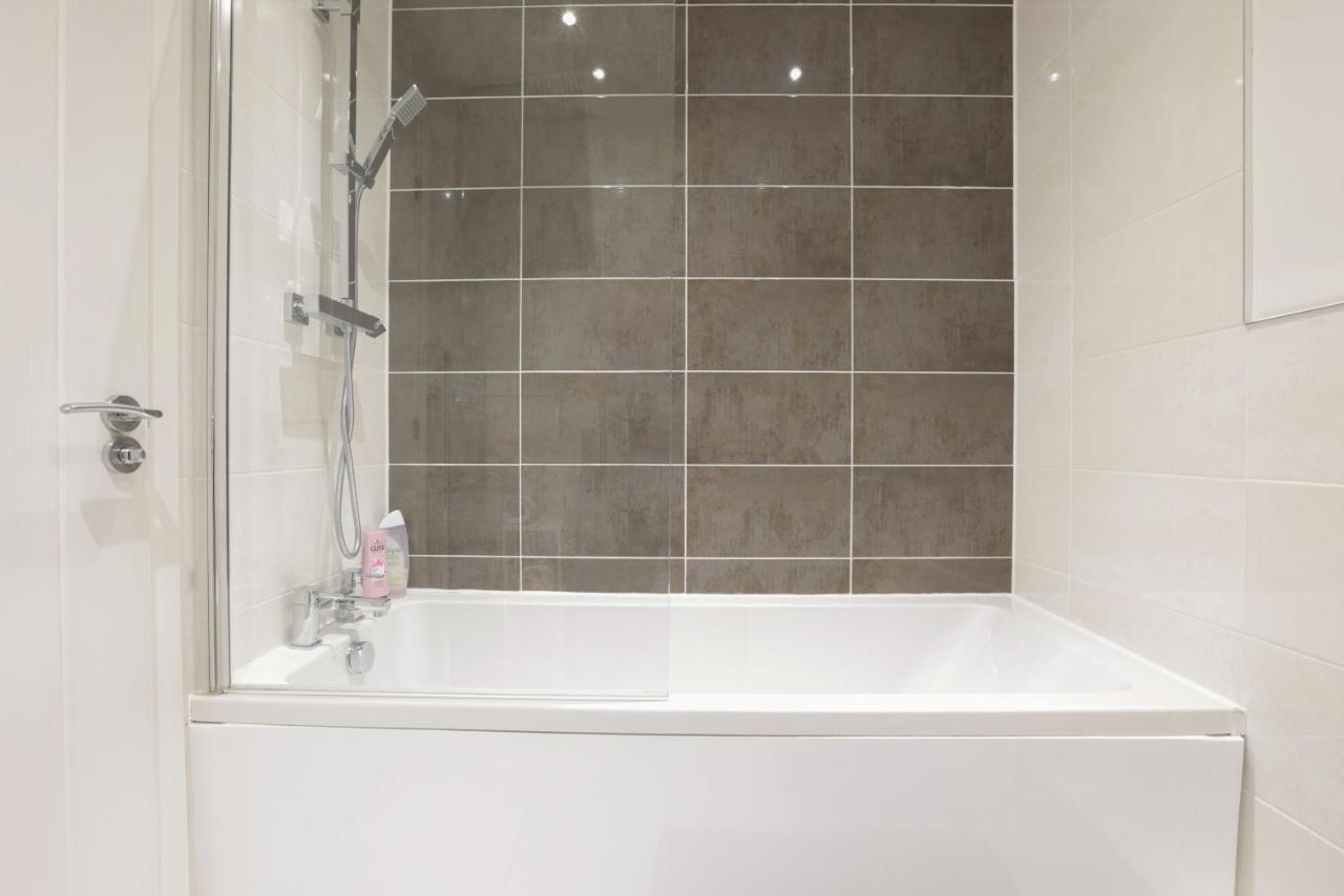 Southbank Leeds Apartment. New! With Free Parking Exterior photo